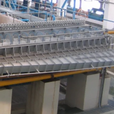 クラフト紙製造機ヘッドボックス、ヘッドボックス内にクラフト紙を製造する機械
